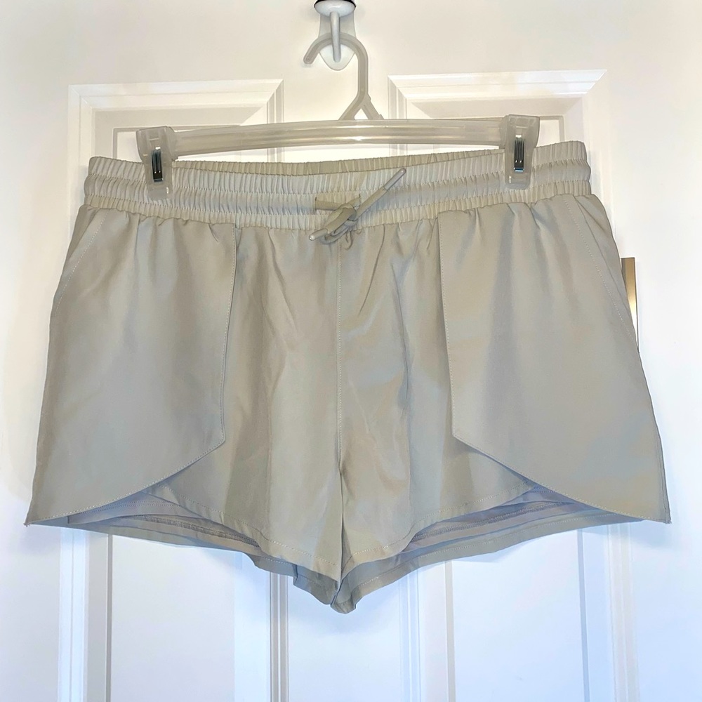NWT Mondetta overlap shorts in Oyster Mushroom color